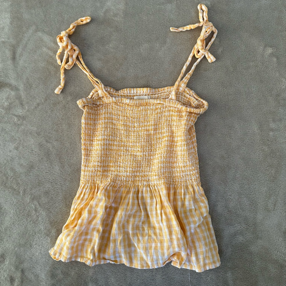 Yellow and White tank top
Thread and Supply
Size Small
Lightly Worn